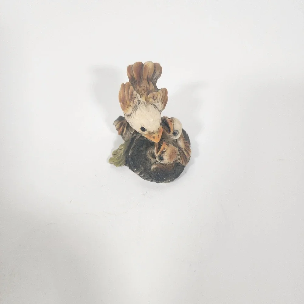 Miniature Resin Mother Bird Feeding Baby Birds in Nest Figurine Nature Decor